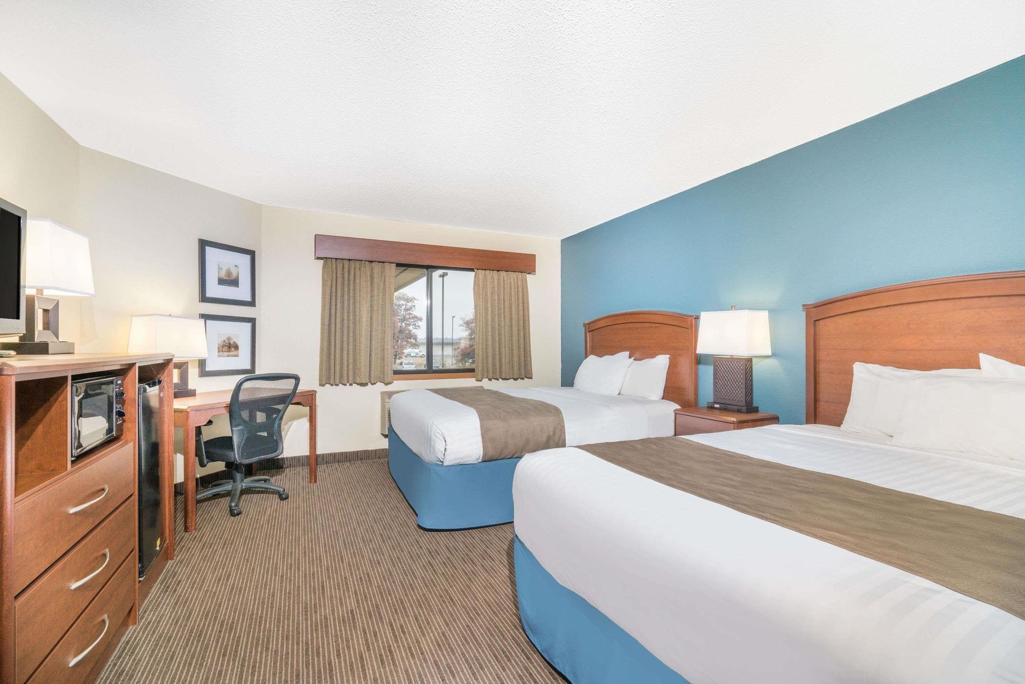 Days Inn & Suites By Wyndham Baxter Brainerd Area Eksteriør billede
