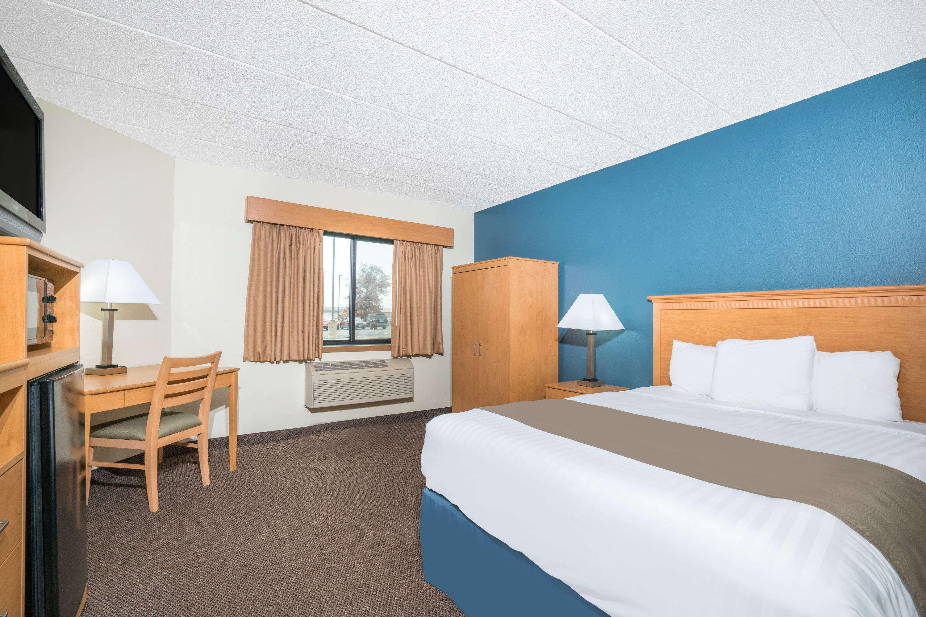 Days Inn & Suites By Wyndham Baxter Brainerd Area Eksteriør billede
