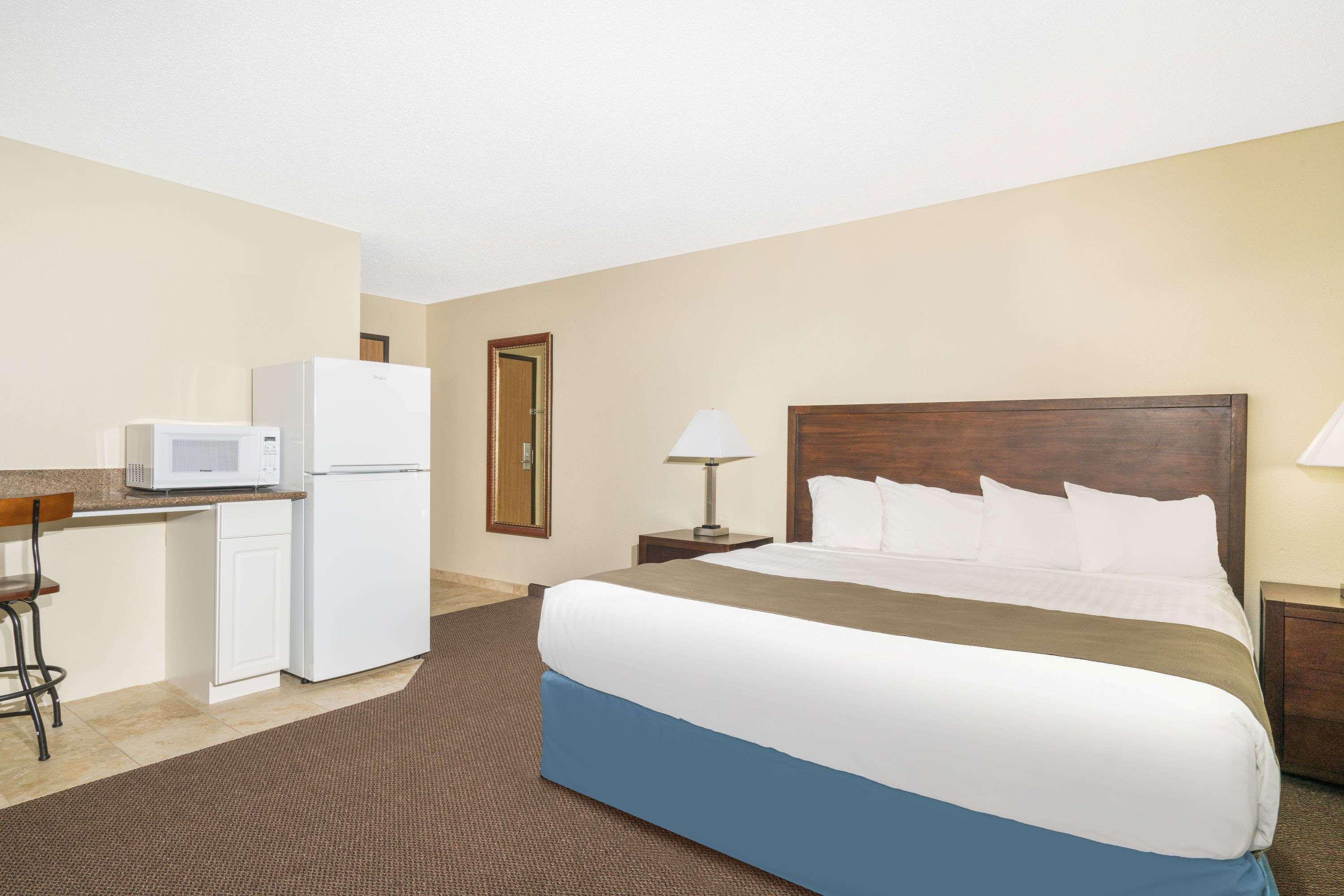 Days Inn & Suites By Wyndham Baxter Brainerd Area Eksteriør billede